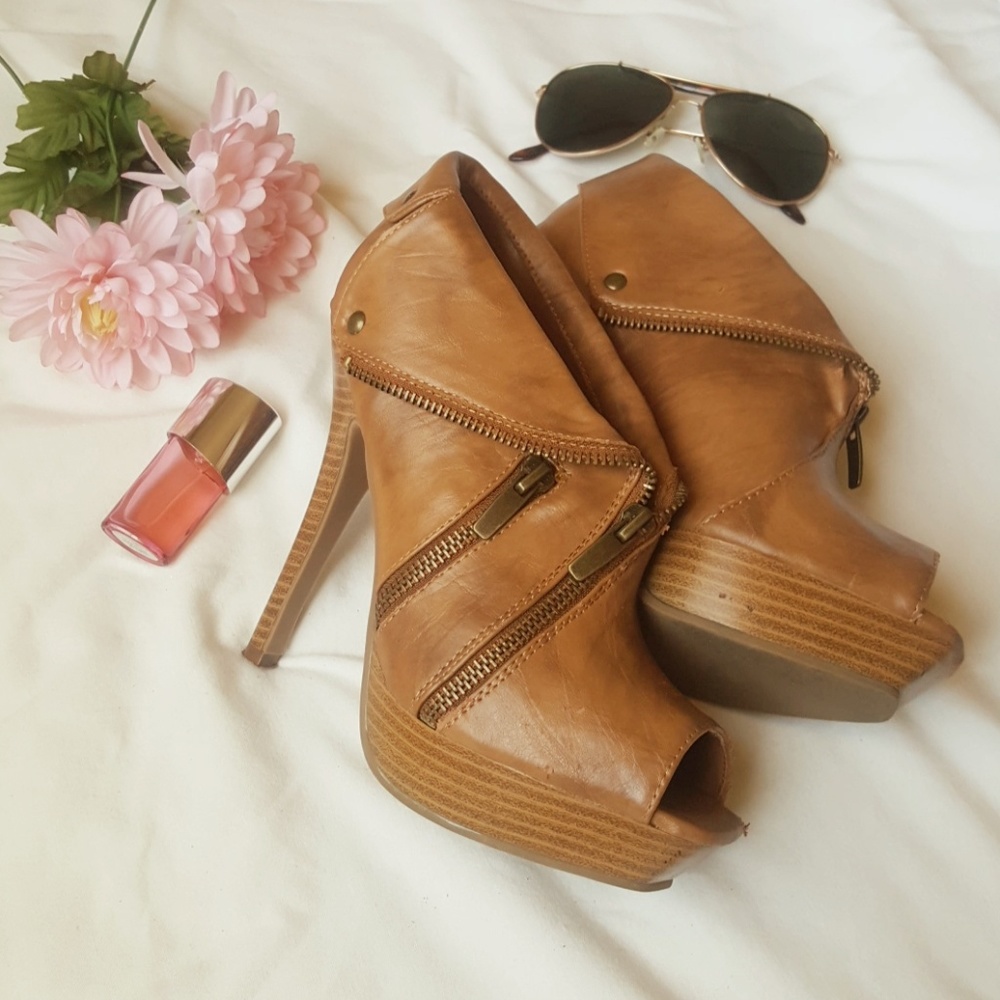 🆕 edgy double zip booties